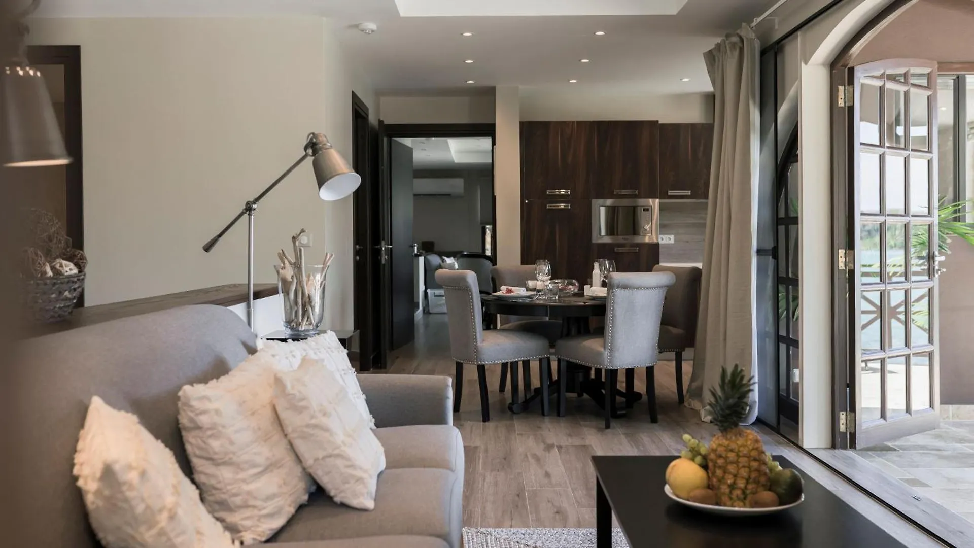Secret Harbour Boutique Hotel And Marina Lance aux Epines