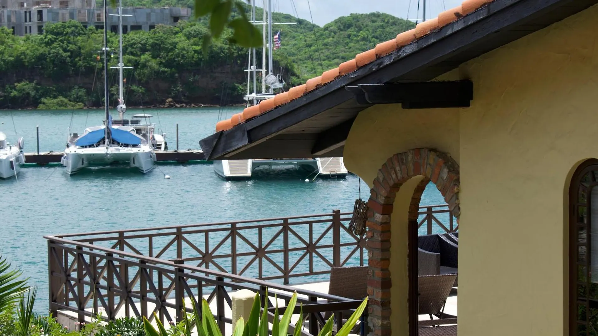 Secret Harbour Boutique Hotel And Marina Lance aux Epines